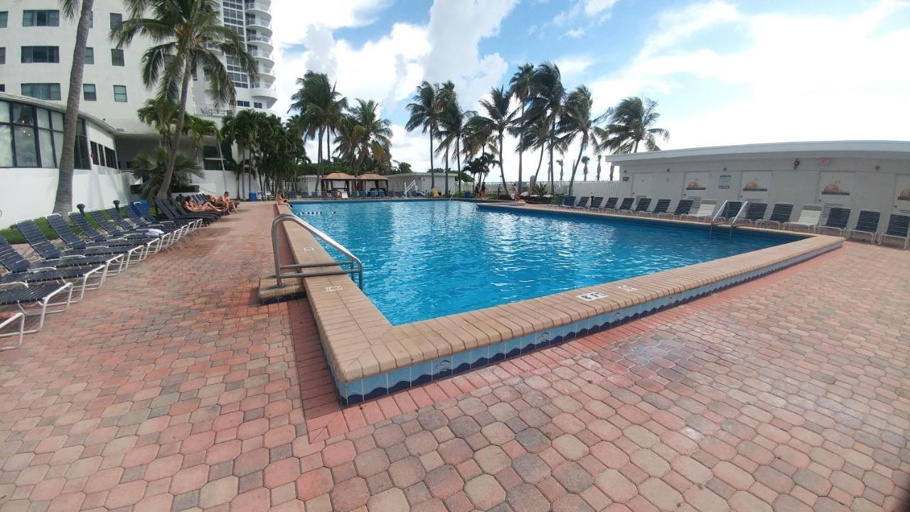 Hotel Casablanca On The Ocean East Tower Miami Beach Exterior foto